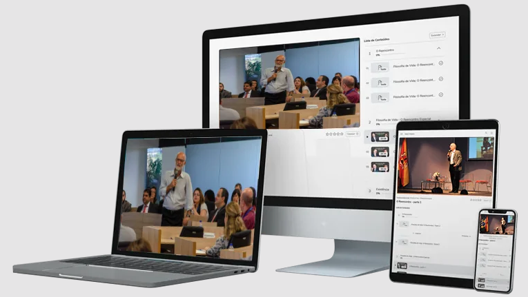 Curso de Júlio Machado exibido em computador, notebook, tablet e celular
